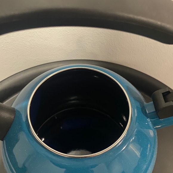 Circulon Whistling Kettle (2q/1.9L) - Picture 4 of 7